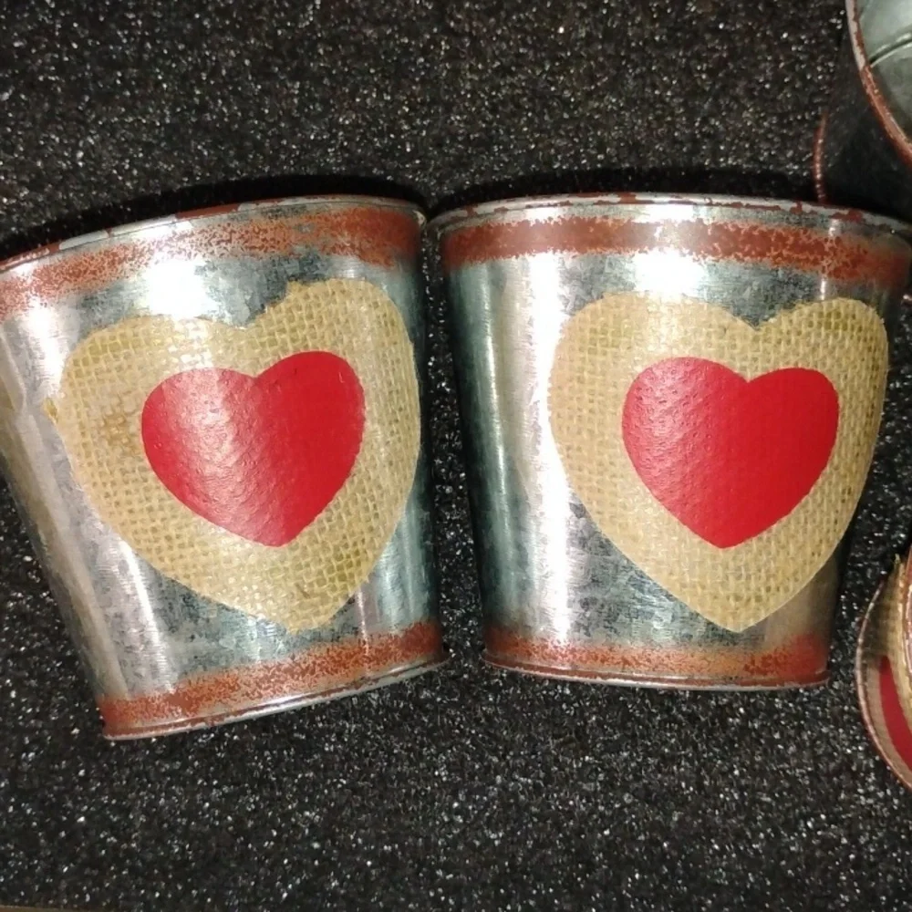 N/A charming tin